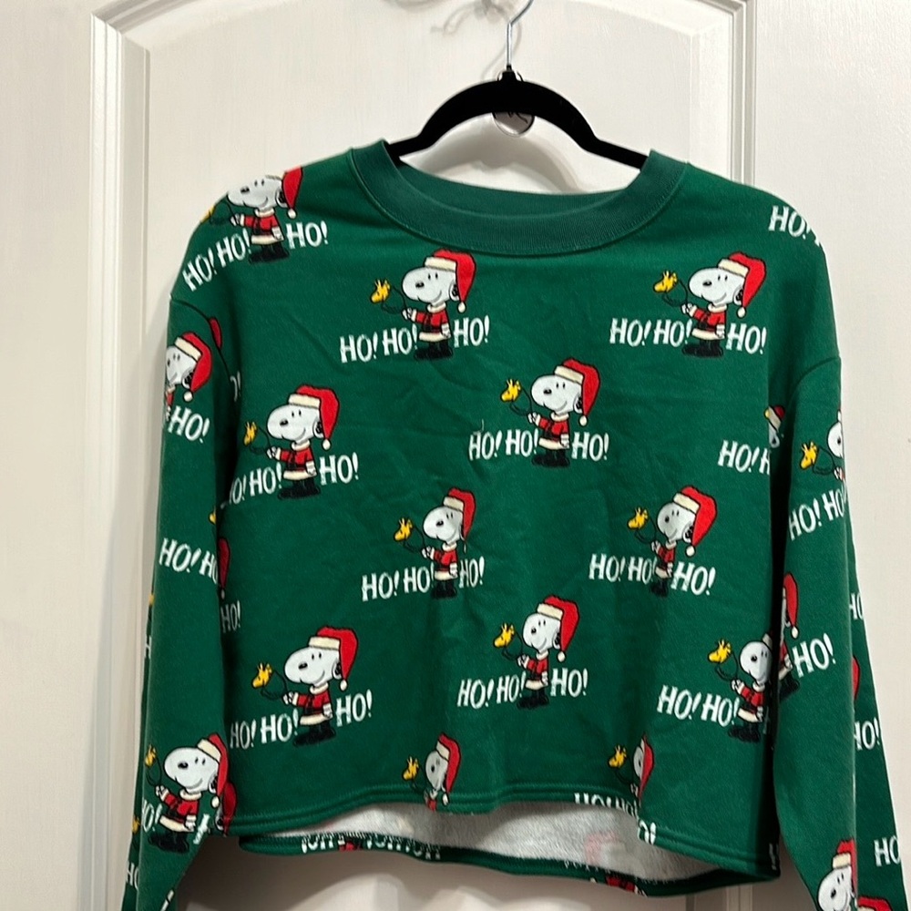 American Eagle snoopy Christmas lounge top